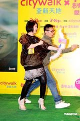 幻灯图：杨千嬅对新片信心十足 懒理郑中基分手