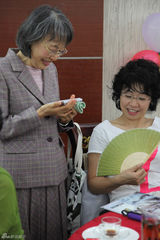 高清：樱花师奶千里追星 与黄晓明握手兴奋不已