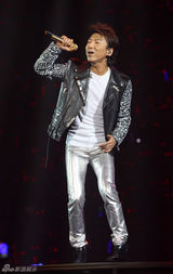 组图：羽泉开唱海泉泪洒舞台 白百何现身捧场