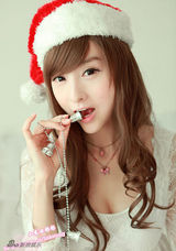 幻灯图集：小龙女彤彤化身圣诞宝贝 秀蕾丝装