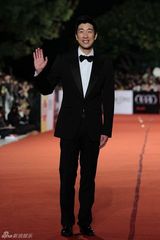 高清组图：金马奖红毯精选 男星西装革履潇洒比帅