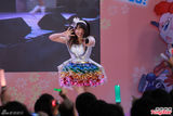 组图：SKE48三成员彩衣俏皮 唱跳卖力展热情