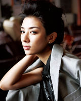 组图：黄奕复古写真 风情演绎老上海花样年华