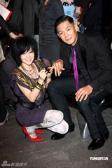 幻灯图：小S婚姻未亮红灯 李心洁婚期未定否认怀孕