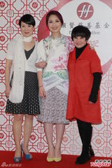 组图：杨千嬅珍惜身边人 有意让儿子学粤剧