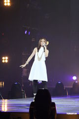 组图：昆凌时尚盛典走秀 Bigbang压轴助阵