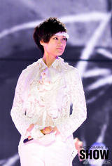 组图：李宇春生日策划 七年生日Live的六种色彩