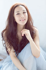 组图：李依晓盛夏写真  娇俏甜美尽显青春本色