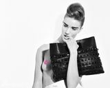 幻灯图集：《变形金刚3》新女主角性感写真