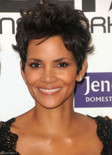 高清组图：哈利-贝瑞性感豹纹礼服亮相秀身材