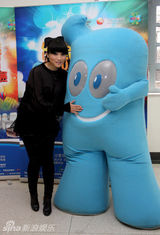 幻灯图：高校辩论大赛启动 明星学子齐迎世博