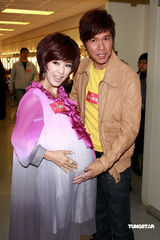 幻灯集：张可颐等出席新剧造型会 米雪大肚抢镜