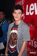 幻灯图：陈冠希蔡依林时隔三年再同台 走秀不碰面