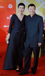 组图：北影节闭幕红毯 章子怡灿笑巩新亮夸张