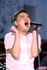 组图：陈升跨年开唱满20年 预告将唱到凌晨两点