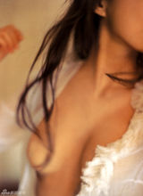 高清图：日本女星梅宫万纱子性感写真裸露美背