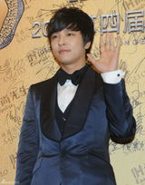 组图：众星云集新锐艺术人物评选 温碧霞乳贴隐现