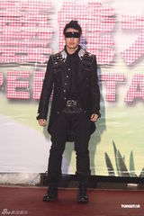 组图：日韩艺人齐登小巨蛋 张小燕庾澄庆造型大PK