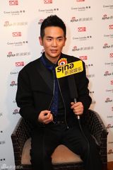 组图：新浪娱乐明星街拍盛典对话张晓龙