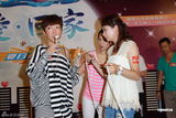 组图：新剧《爱.回家》宣传 众星现场互喂雪糕