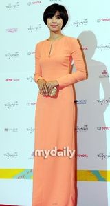 组图：大钟奖红毯星光熠熠 群星华服登场斗艳