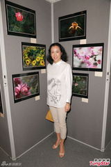 组图：朱玲玲助阵摄影展 不计划帮孙子摆满月酒