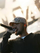 张震岳携乐队参演龙水湖音乐节