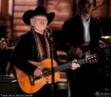 组图：传奇音乐人纳尔逊与克里斯托佛森弹唱