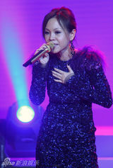 幻灯图：彭佳慧北京发片 齐秦助阵对唱情歌