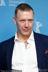 组图：《你爱的人》佩斯勃兰特姿势妖娆