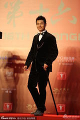 组图：上海电影节黄晓明现身显“帮主”霸气