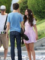 组图：比伯女友赛琳娜新片吻戏曝光