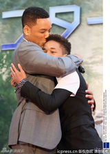 组图：威尔-史密斯携14岁幼子做宣传大秀父子情