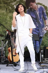 组图：张芸京新造型女人味 传与小煜暧昧粉丝心碎