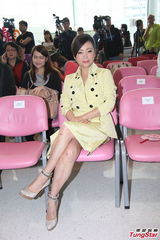 组图：邓萃雯出席活动 坦承拍剧压力大