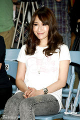 幻灯图：萧亚轩割双眼皮 无偿代言防癌广告