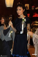 组图：陈慧琳蓝裙温婉上海捞金 似走出流产阴霾