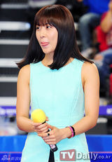 组图：韩星河智苑裴斗娜清凉亮相乒乓球公开赛