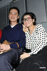 组图：Hebe庆功演唱会 Selina婚后首次现身力挺姐妹