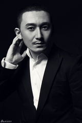 组图：陈昊黑白写真 魅惑绅士展型男本色