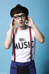 组图：金志文时尚写真曝光 阳光笑容活力四射