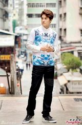 组图：吴克群自创潮牌 时尚写真曝光