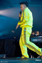 组图：陈奕迅代言运动服饰拍广告 打造动感时尚