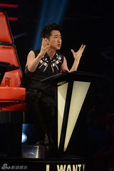 组图：好声音12日首播 那英阿妹互呛火药味浓