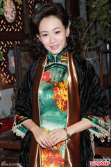 组图：钟嘉欣成视后大热 前哨战败阵也开心