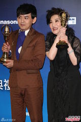 组图：张小燕师徒夺金钟奖最佳主持人奖