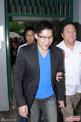 组图：霍启刚霍启山心情大好 否认成立教学基金