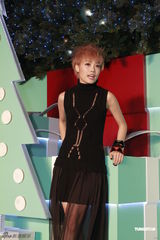 组图：容祖儿陈伟霆主持圣诞亮灯仪式