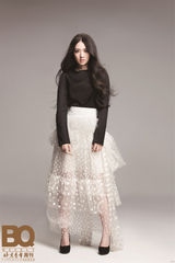 组图：郭碧婷黑白大片秀发飘逸笑容甜美