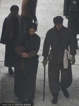 组图：《三城记》汤唯变俏村姑 与刘青云配戏